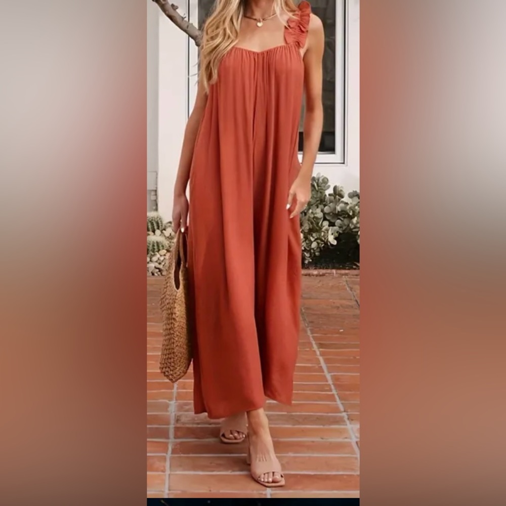 Women casual and elegant wide leg jumpsuit.